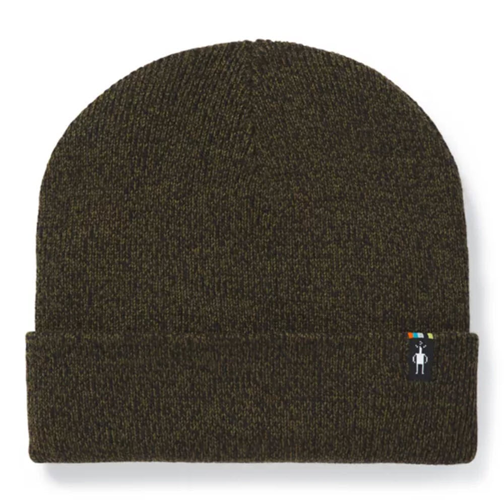 A Smartwool SMARTWOOL COZY CABIN HAT MILITARY OLIVE - ADULT with a small rectangular tag featuring a figure and color stripes on the folded cuff, made from soft Merino wool.