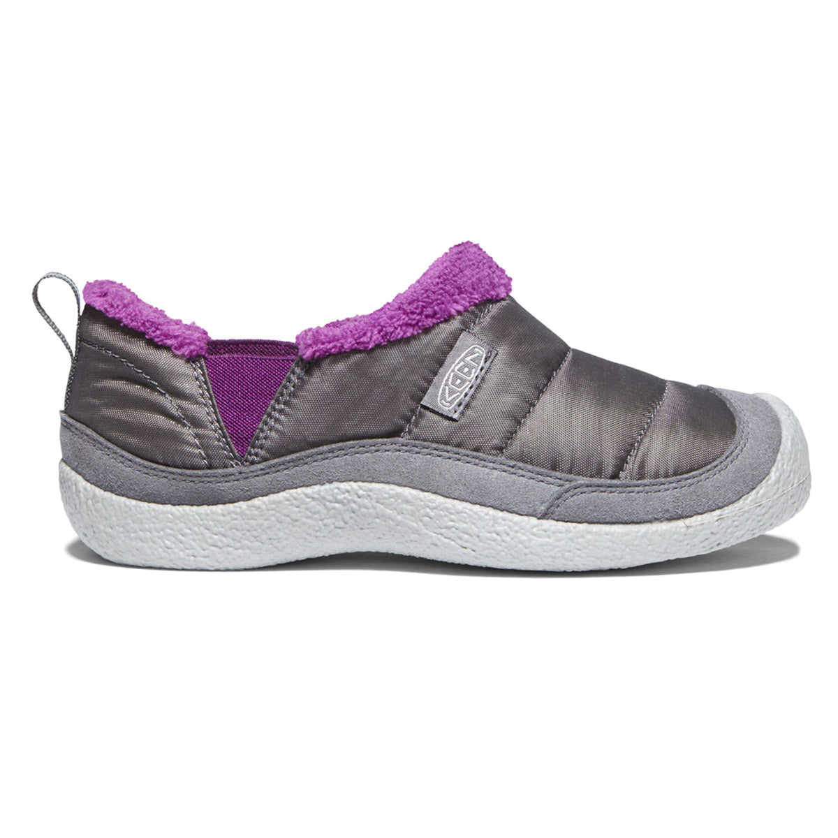 Introducing the KEEN HOWSER II CHILD STEEL GREY/WOOD VIOLET - KIDS by Keen: a comfy gray slip-on shoe featuring a thick white sole, purple fleece lining for added warmth, lightweight performance mesh for optimal breathability, and a fabric loop at the heel ensuring ultimate step-in comfort.