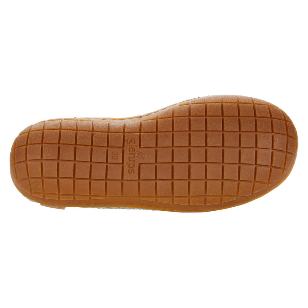 A sole of a shoe with a grid-like tread pattern and the brand name &quot;See Kai Run&quot; alongside the size &quot;18&quot; embossed in the center, reminiscent of the sturdy craftsmanship found in Glerups GLERUPS THE SLIP-ON RUBBER HONEY GREY - ADULTS slippers.