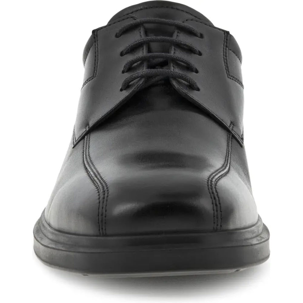 Close-up front view of the Ecco HELSINKI 2.0 BIKE TOE TIE BLACK - MENS, crafted with a premium leather upper and laces, featuring a soft shock-absorbent sole.