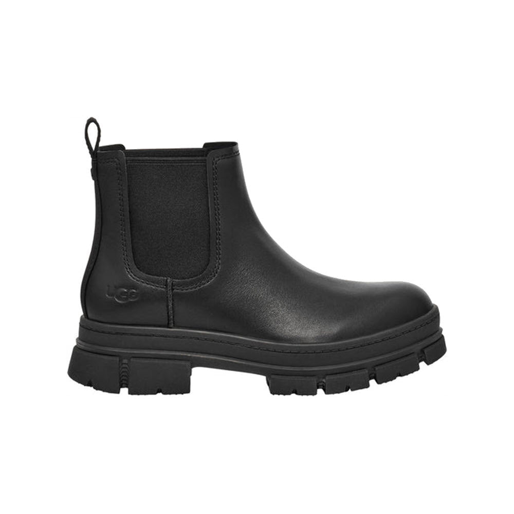 The UGG ASHTON CHELSEA BLACK for women offers a classic Chelsea design with a versatile silhouette, featuring elastic side panels and a thick sole.