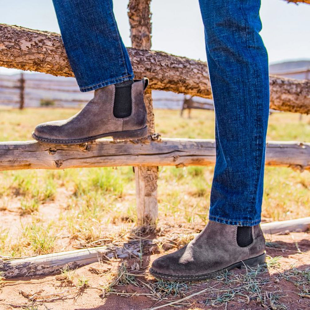 BORN SHANE CHELSEA BOOT SUEDE TAUPE - MENS