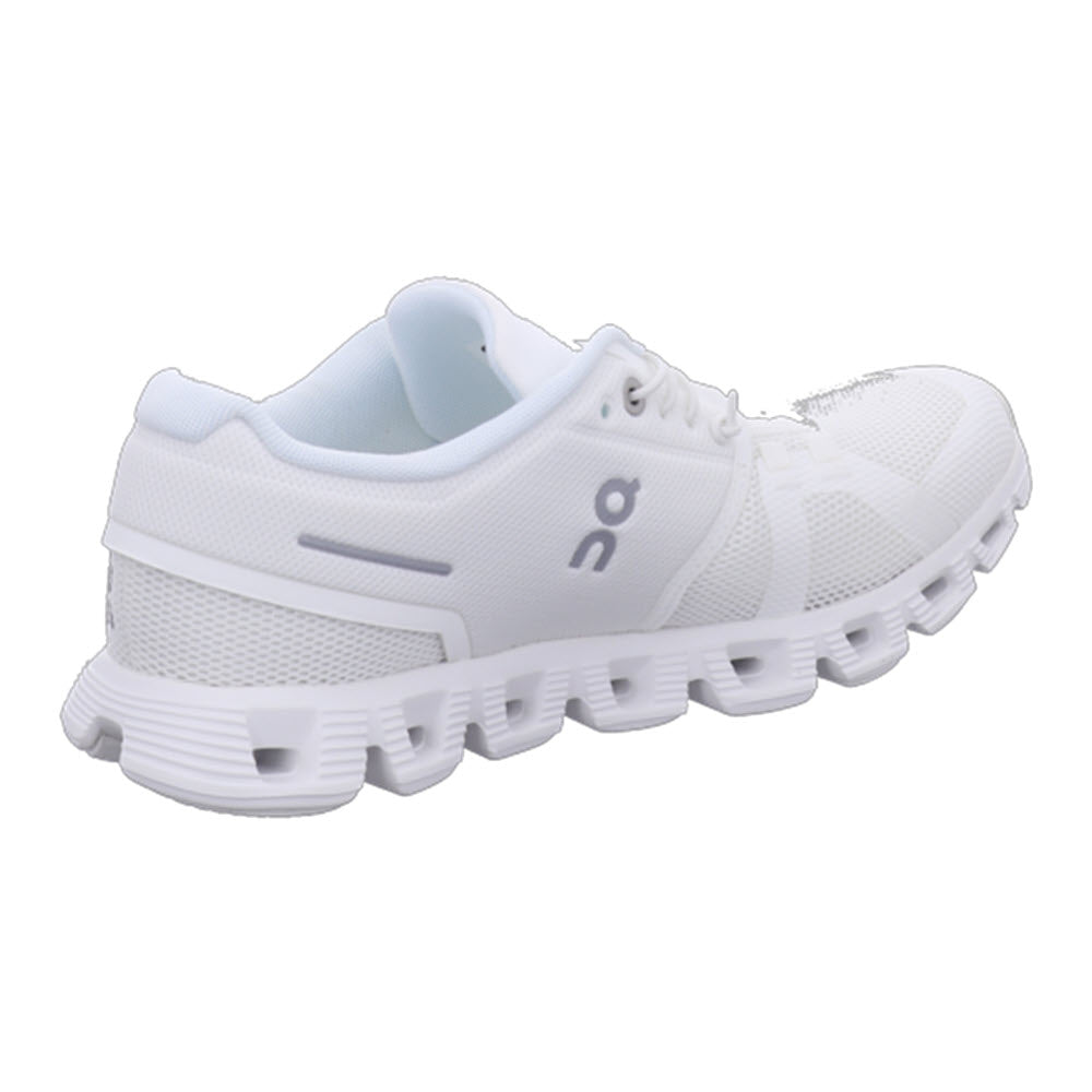 A On Running ON RUNNING CLOUD 5 UNDYED WHITE - WOMENS with a distinctive segmented sole and the logo &quot;OC&quot; on the side, designed for more comfort and an improved fit.