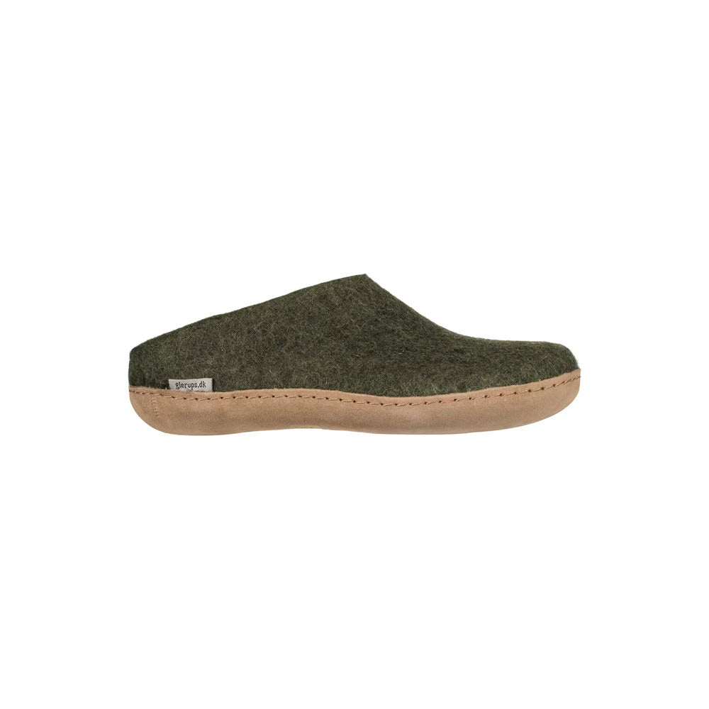 A single Glerups GLERUPS THE SLIP-ON LEATHER FOREST - ADULTS with a moisture-absorbing tan sole, viewed from the side.