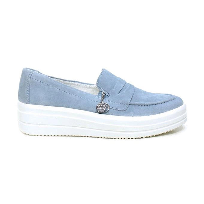 Light blue suede platform loafer with a thick white sole and a small metal charm near the upper band, designed for everyday comfort. Product: REMONTE EURO SNEAKER LOAFER BLUE - WOMENS by Remonte.