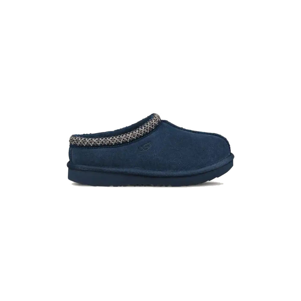 The UGG TASMAN II NEW NAVY - KIDS slipper, by Ugg, features a textured sole and a knitted trim around the opening, making it perfect for indoor use.